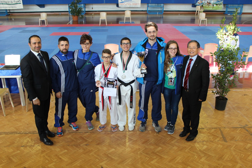 Taekwondo Mansé In compagnia del Maestro Park e del Presidente Regionale Puglia Martino Montanaro